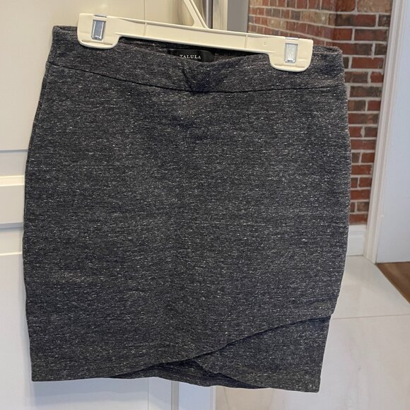 Talula Aritzia Tulip Hem Stretchy Mini Skirt XS - Picture 2 of 9